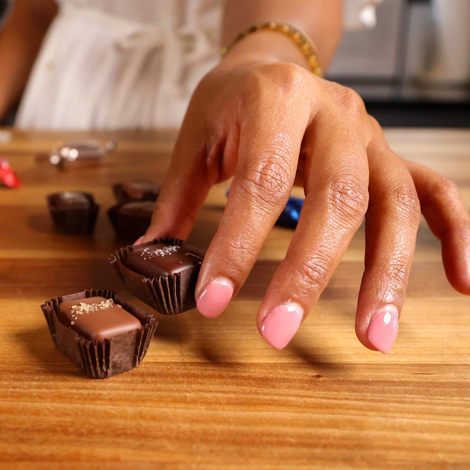 CARAMEL チョコレートフローラル ワンピース 6Y Fran's Chocolate Gray & Smoked Caramels | Made In Washington
